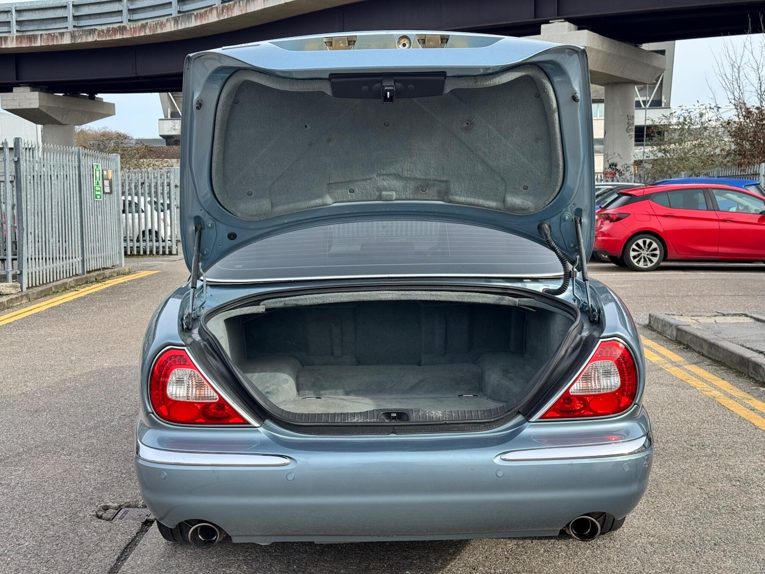 Used Jaguar XJ 2004 for sale - 77799299: Photo 42