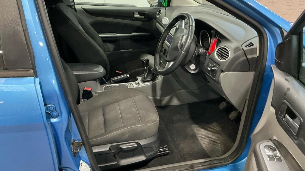 Used Ford Focus 2011 for sale - 77939386: Photo 9