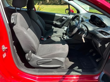Used Peugeot 208 2013 for sale - 79349242: Photo