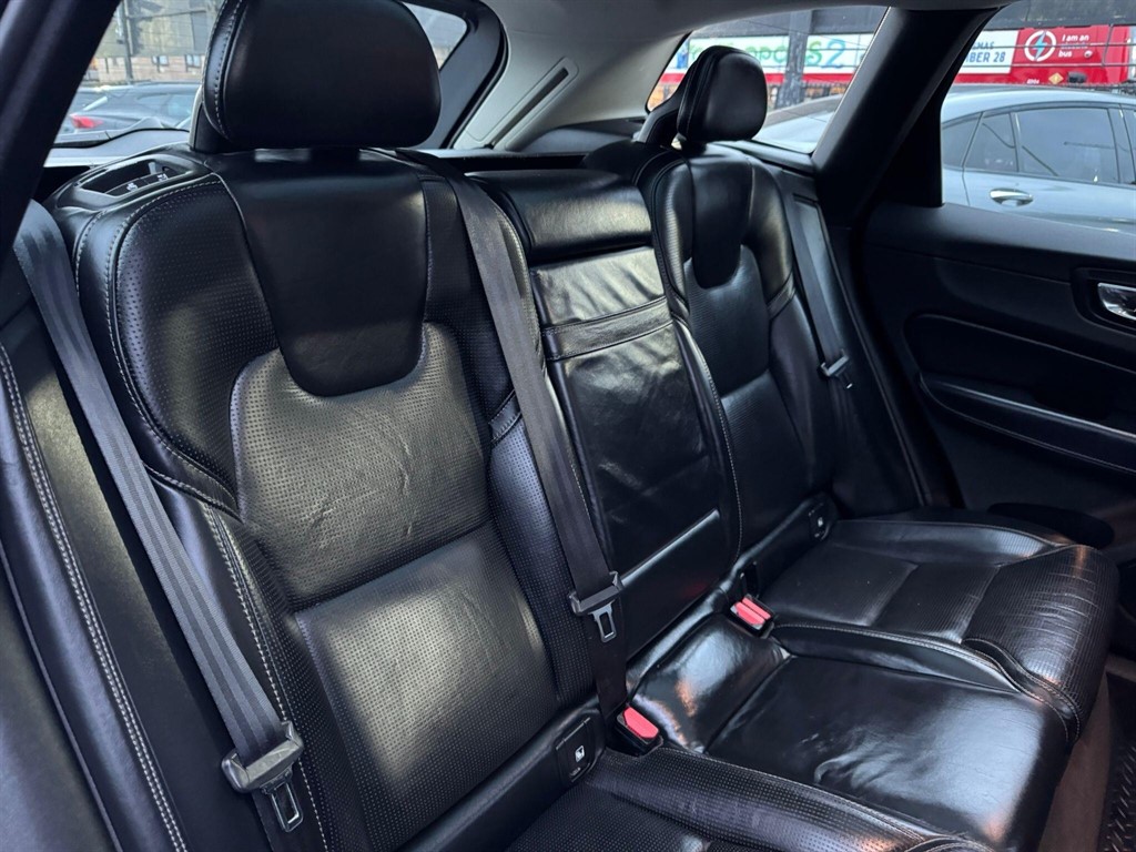 Used Volvo XC60 2017 for sale - 76948688: Photo 35