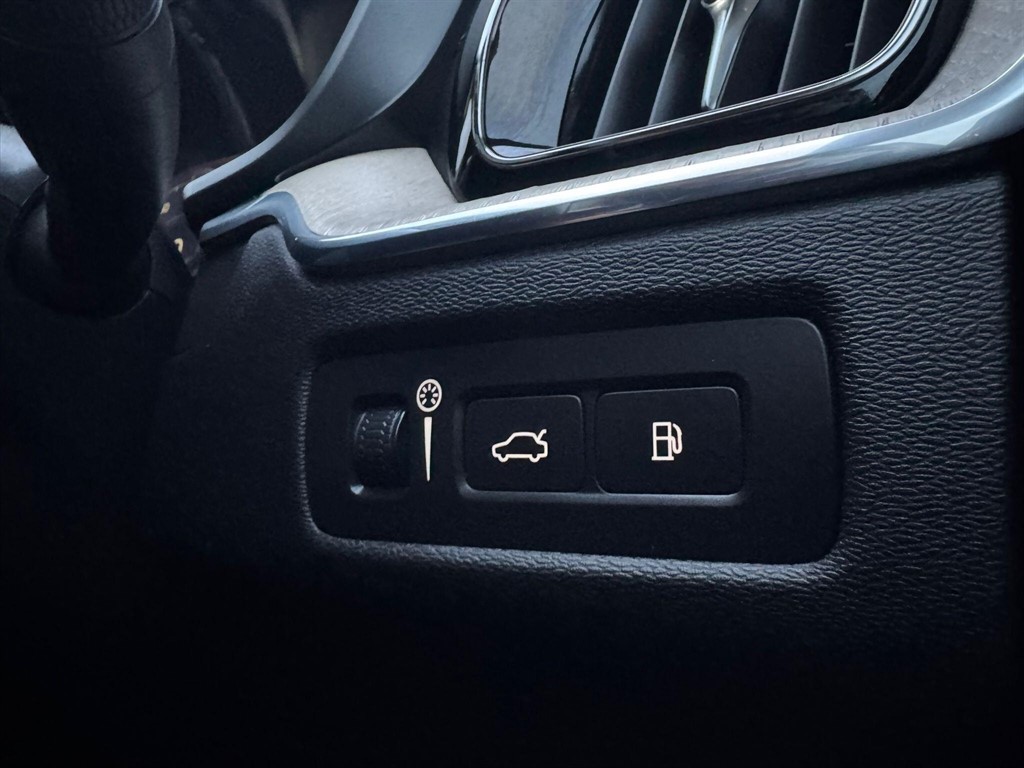 Used Volvo XC60 2017 for sale - 76948688: Photo 42