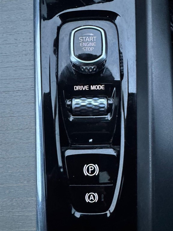 Used Volvo XC60 2017 for sale - 76948688: Photo 44