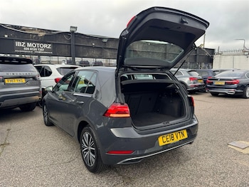 Used Volkswagen Golf 2018 for sale - 75952449: Photo