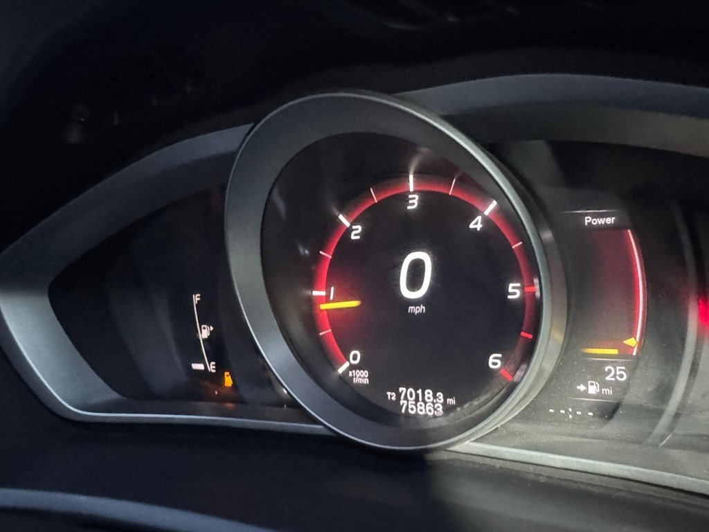 Used Volvo V40 2015 for sale - 77134195: Photo 10