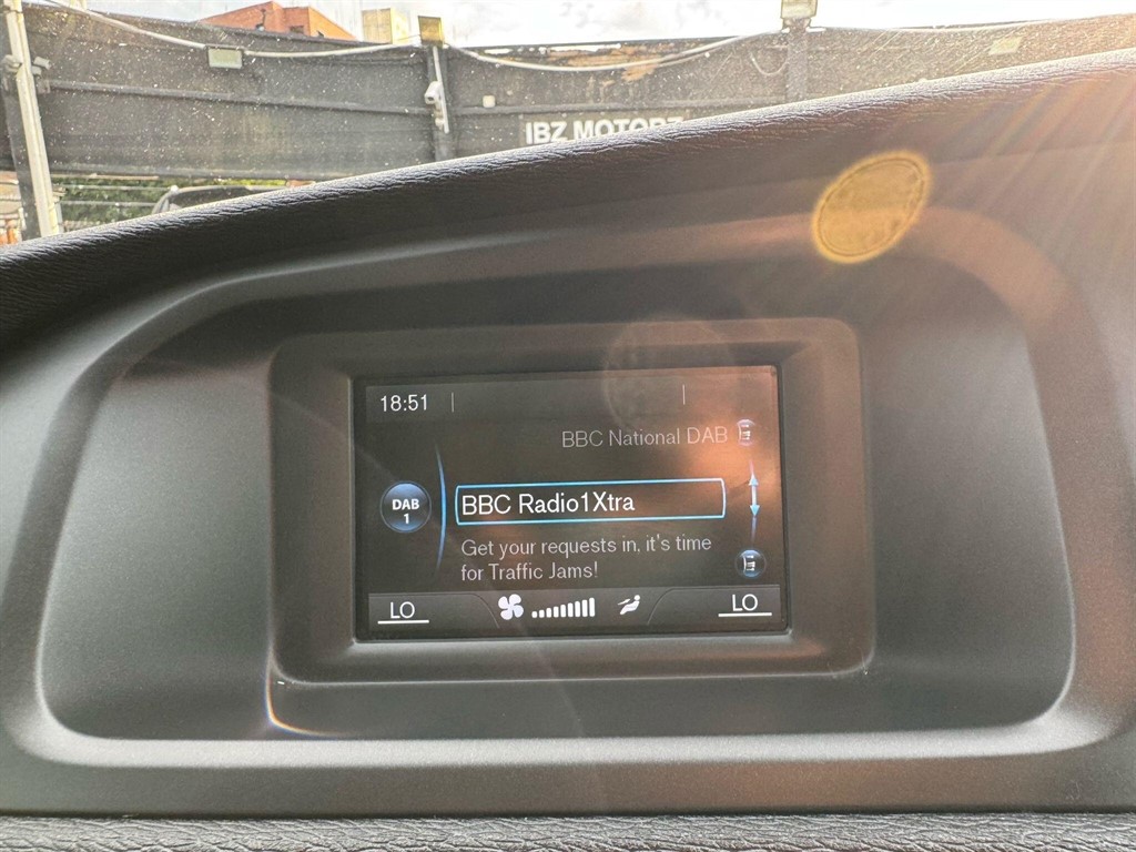 Used Volvo V40 2015 for sale - 77134195: Photo 100