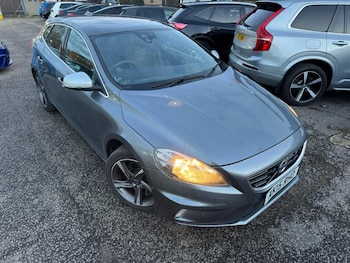 Used Volvo V40 2015 for sale - 77134195: Photo