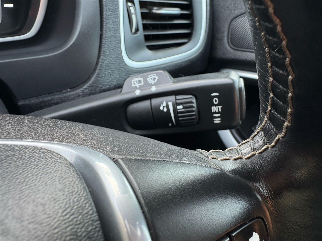 Used Volvo V40 2015 for sale - 77134195: Photo 63