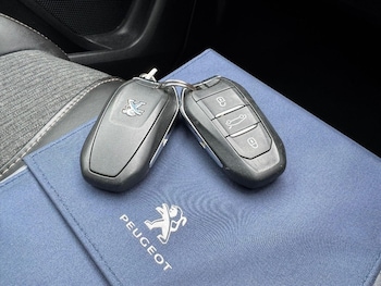 Used Peugeot 3008 2018 for sale - 76255120: Photo