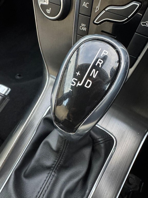 Used Volvo V40 2014 for sale - 76027913: Photo 37