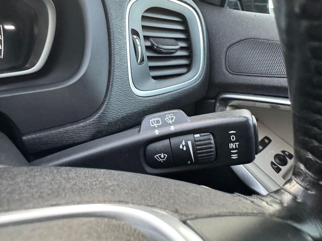 Used Volvo V40 2014 for sale - 76027913: Photo 39