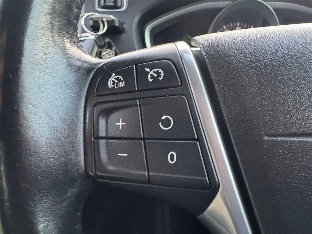 Used Volvo V40 2014 for sale - 76027913: Photo 53