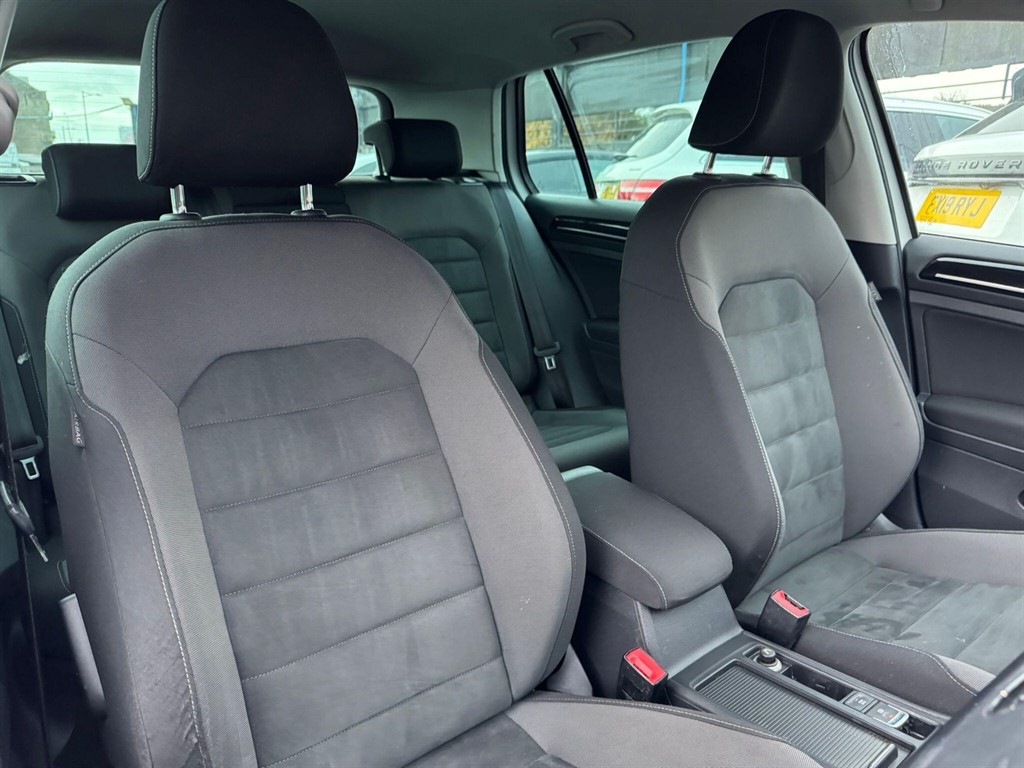 Used Volkswagen Golf 2018 for sale - 76615917: Photo 3