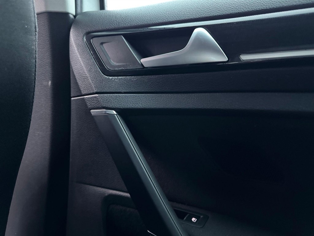 Used Volkswagen Golf 2018 for sale - 76615917: Photo 38