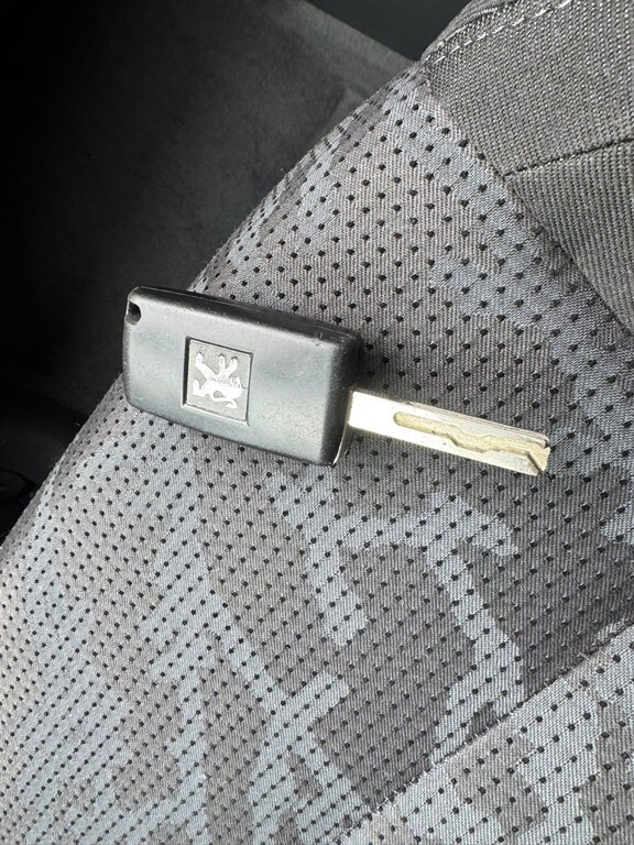 Used Peugeot 3008 2011 for sale - 77641064: Photo 38