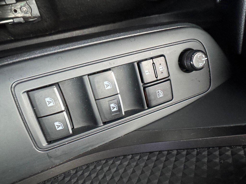 Used Toyota C-HR 2017 for sale - 78067265: Photo 56