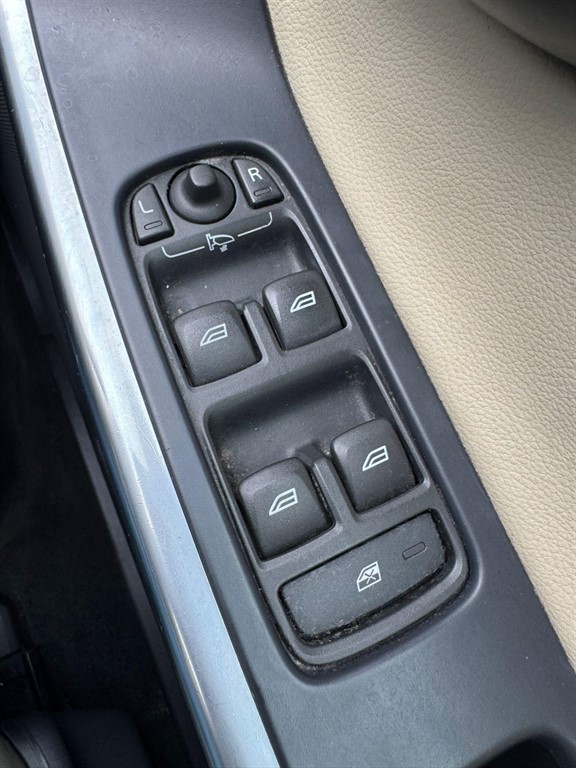 Used Volvo XC60 2015 for sale - 77047908: Photo 56