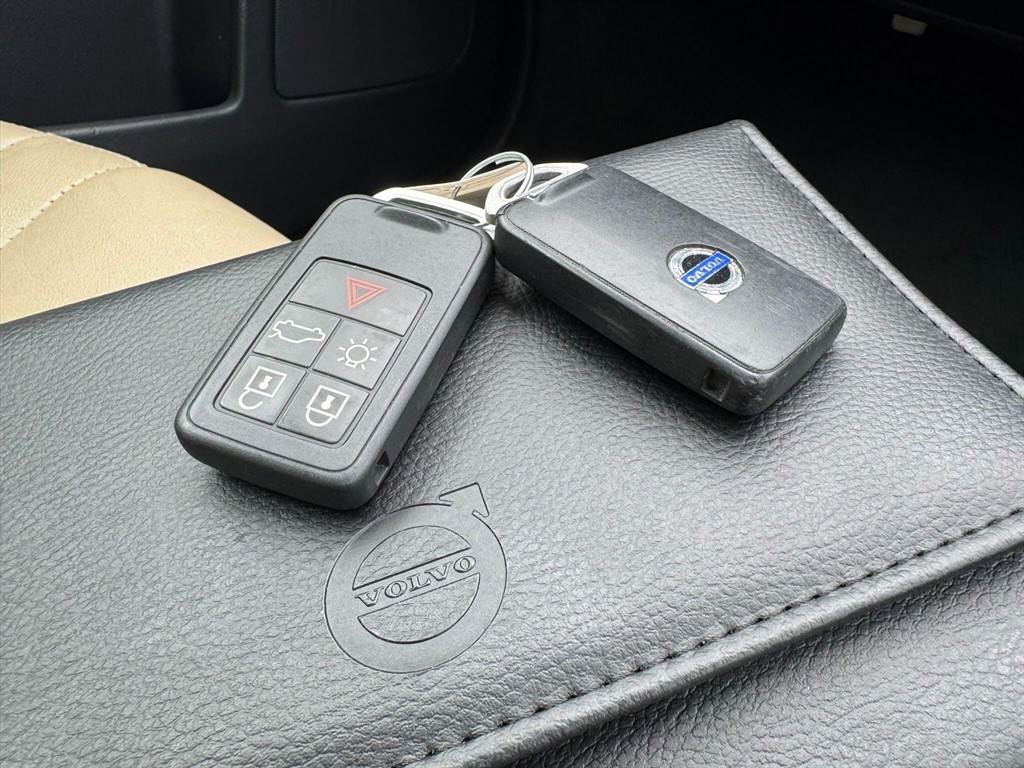 Used Volvo XC60 2015 for sale - 77047908: Photo 60