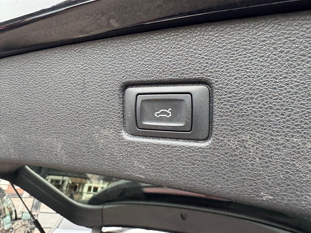 Used Audi Q7 2015 for sale - 76351084: Photo 33