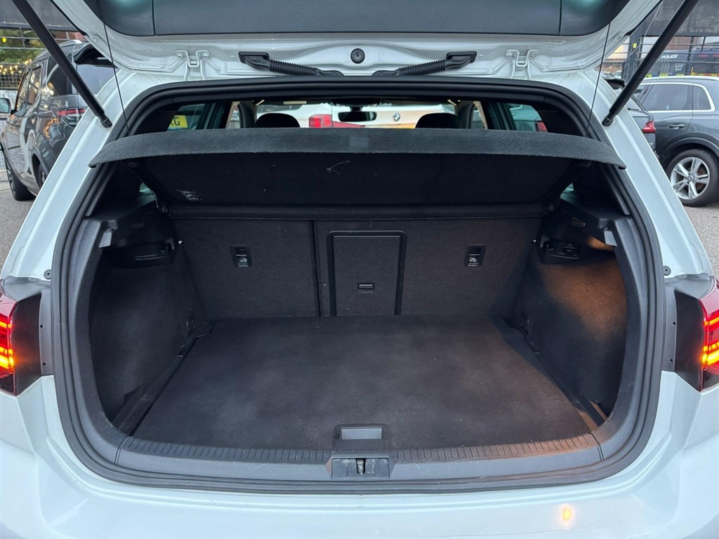 Used Volkswagen Golf 2017 for sale - 76112484: Photo 40