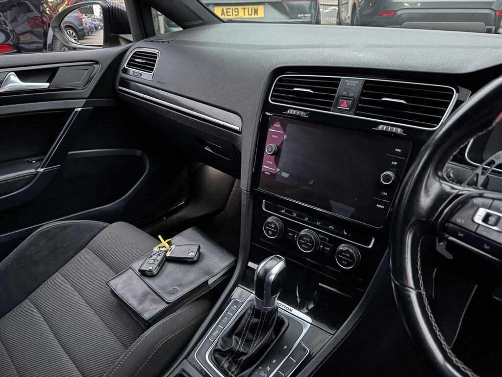 Used Volkswagen Golf 2017 for sale - 76112484: Photo 52