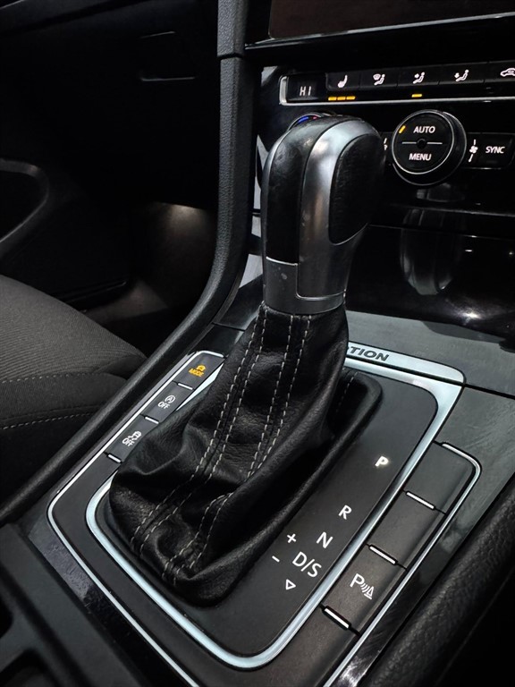 Used Volkswagen Golf 2017 for sale - 76112484: Photo 59