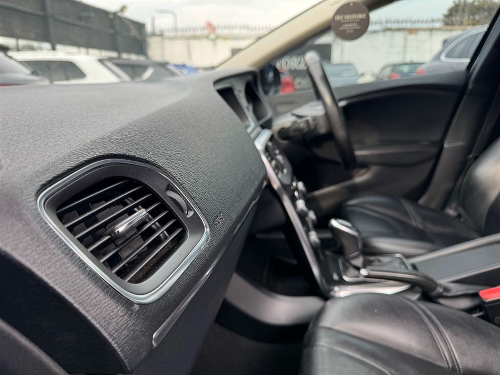 Used Volvo V40 2018 for sale - 77047915: Photo 38