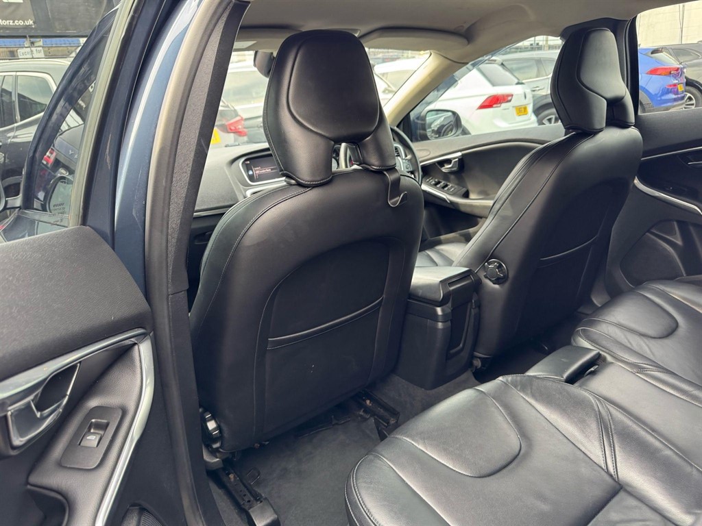 Used Volvo V40 2018 for sale - 77047915: Photo 41