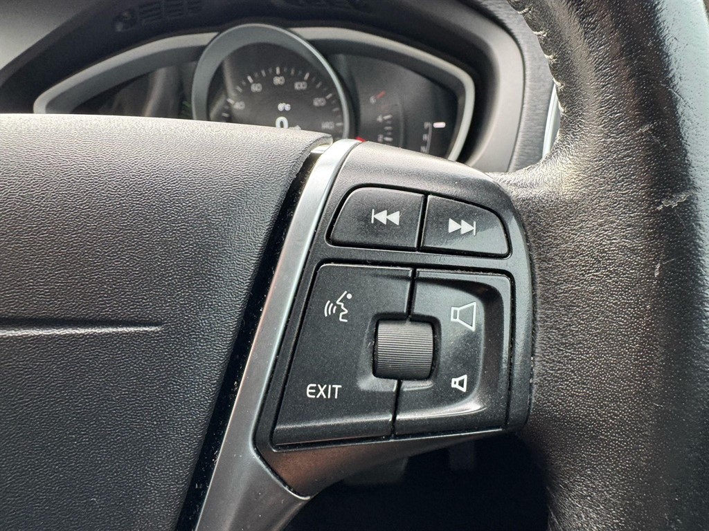 Used Volvo V40 2018 for sale - 77047915: Photo 48