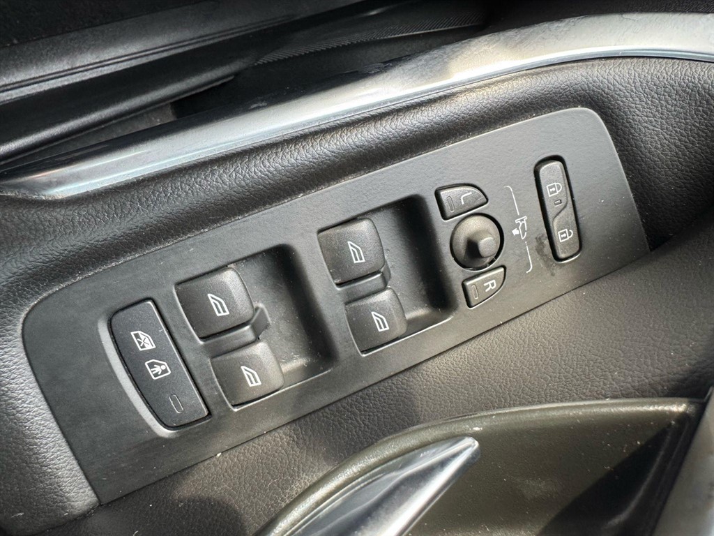 Used Volvo V40 2018 for sale - 77047915: Photo 50