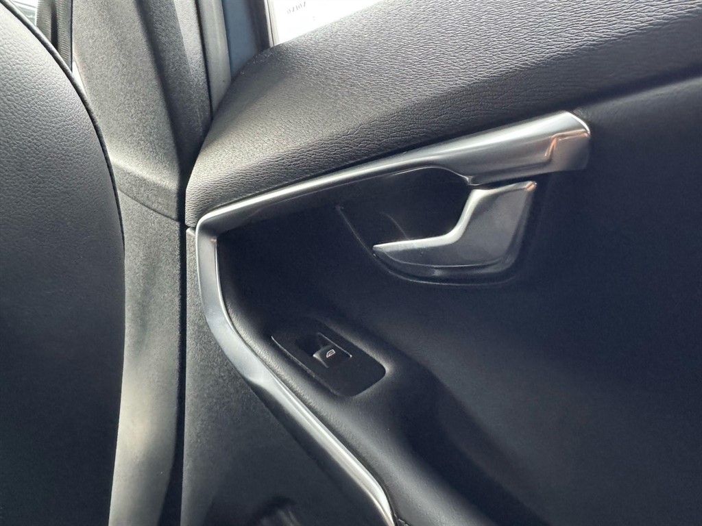 Used Volvo V40 2018 for sale - 77047915: Photo 53