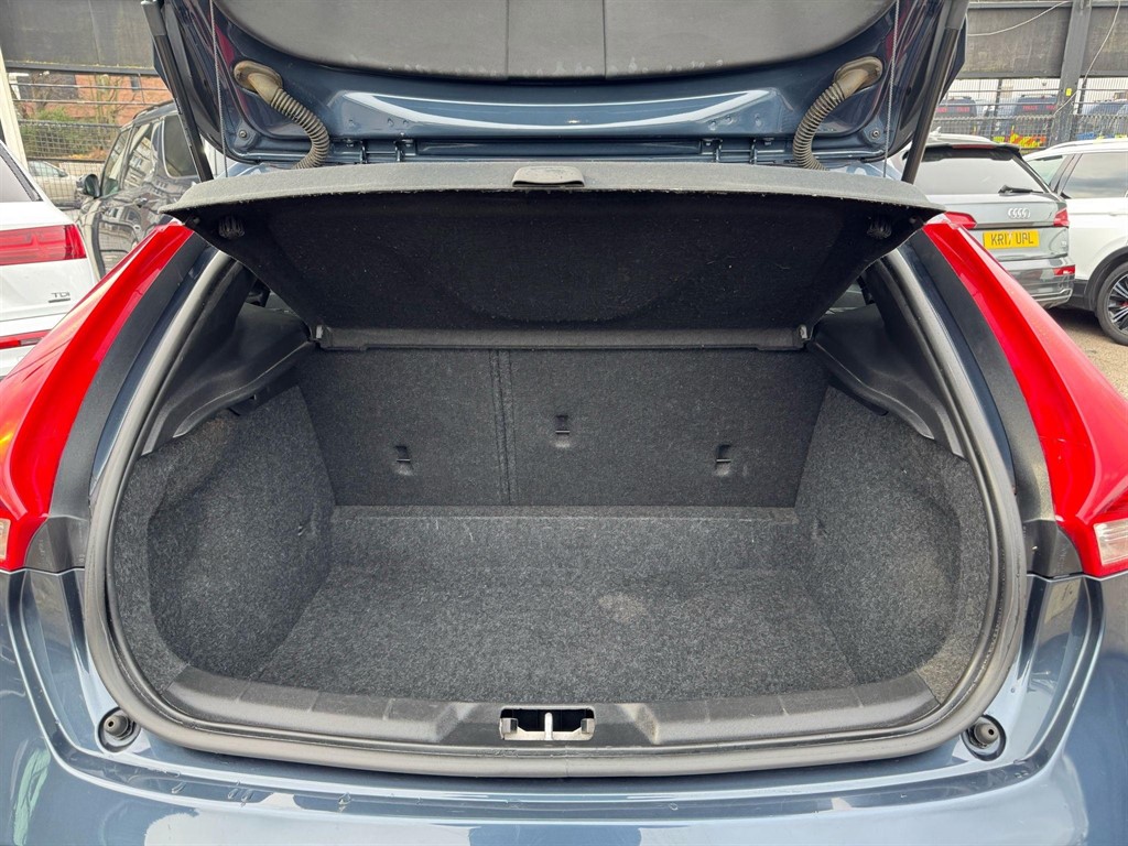 Used Volvo V40 2018 for sale - 77047915: Photo 61