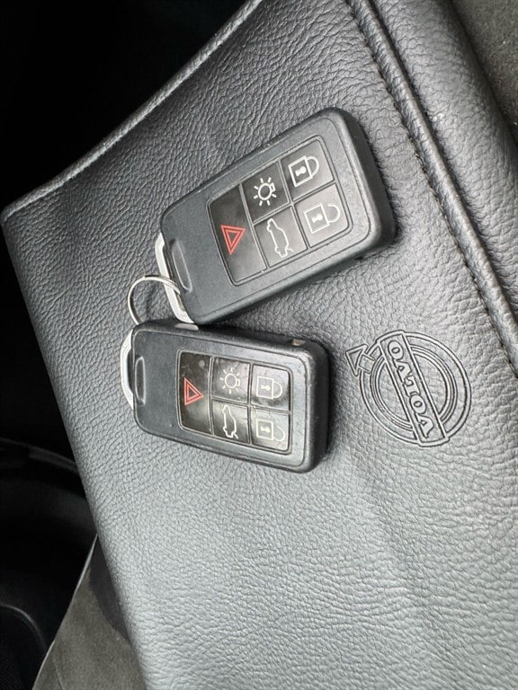 Used Volvo V40 2015 for sale - 75797111: Photo 46