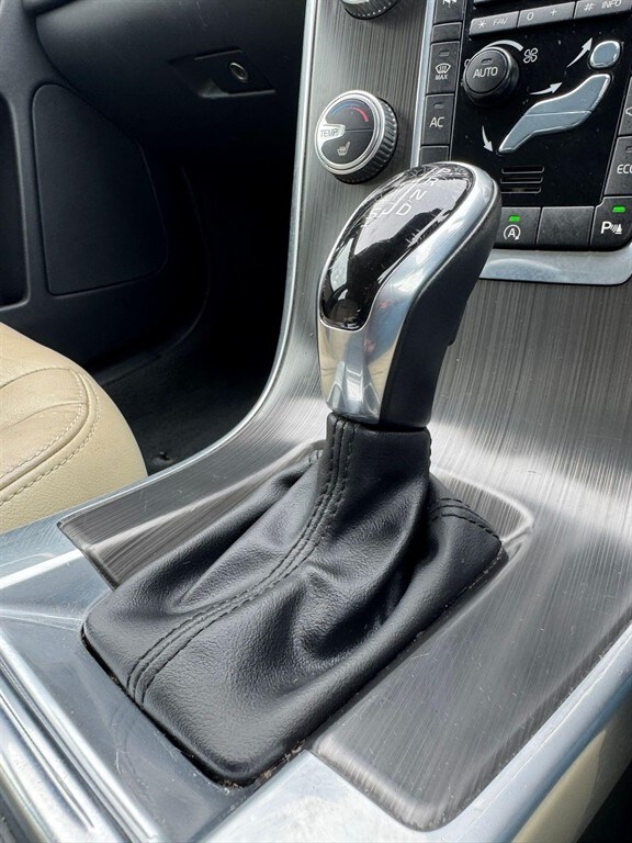 Used Volvo XC60 2015 for sale - 75972636: Photo 6