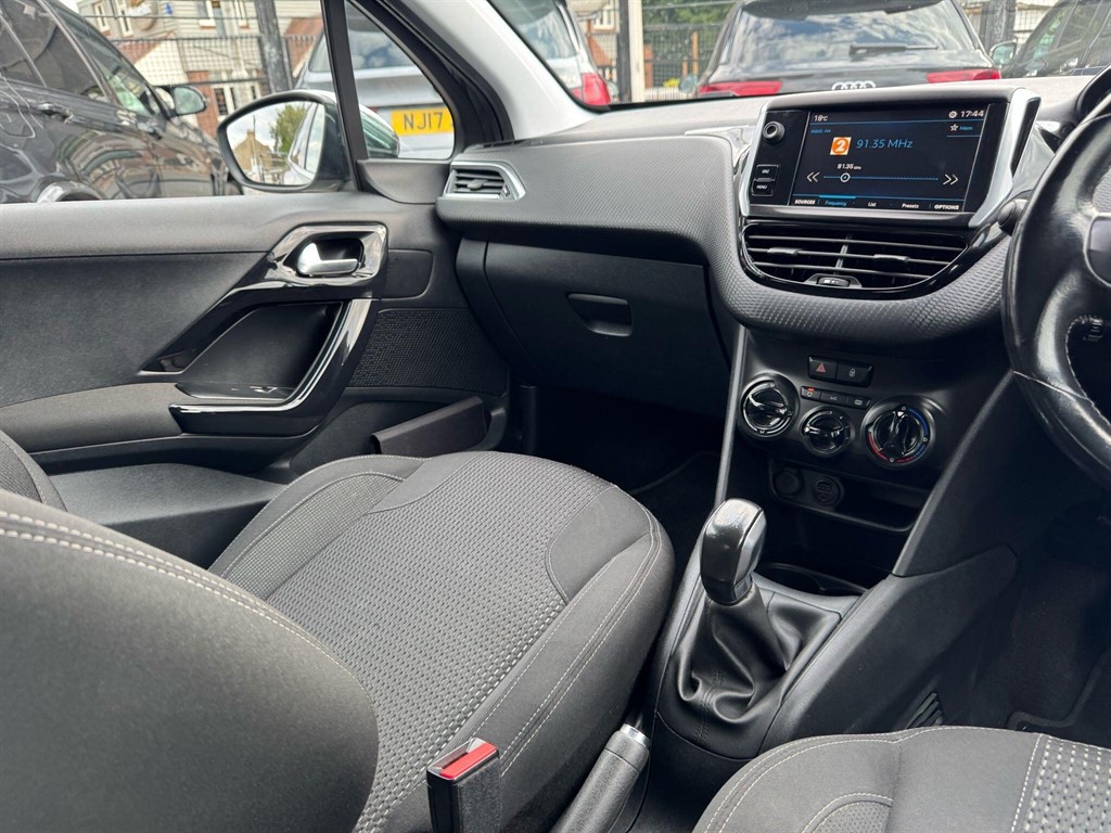 Used Peugeot 208 2018 for sale - 77051067: Photo 23