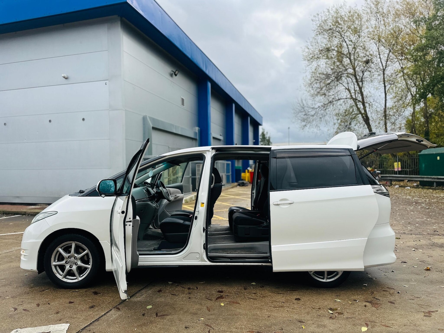 Used Toyota Estima 2018 for sale - 76473177: Photo 12
