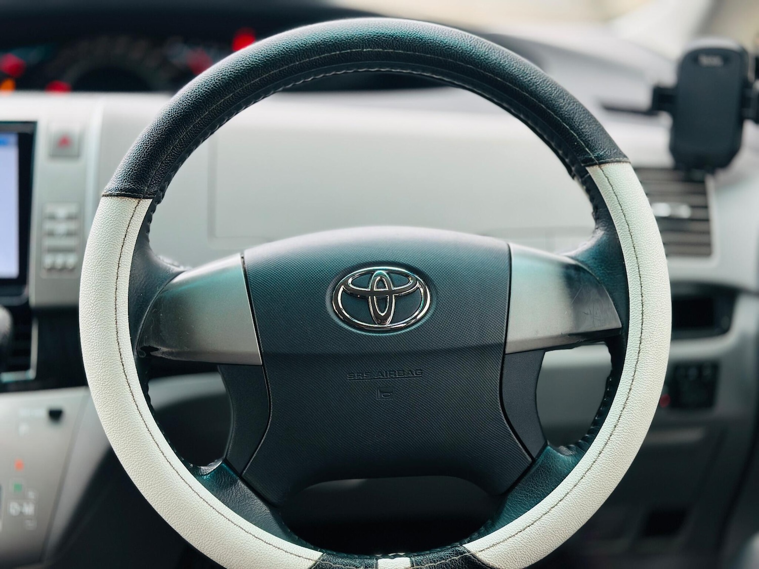 Used Toyota Estima 2018 for sale - 76473177: Photo 15