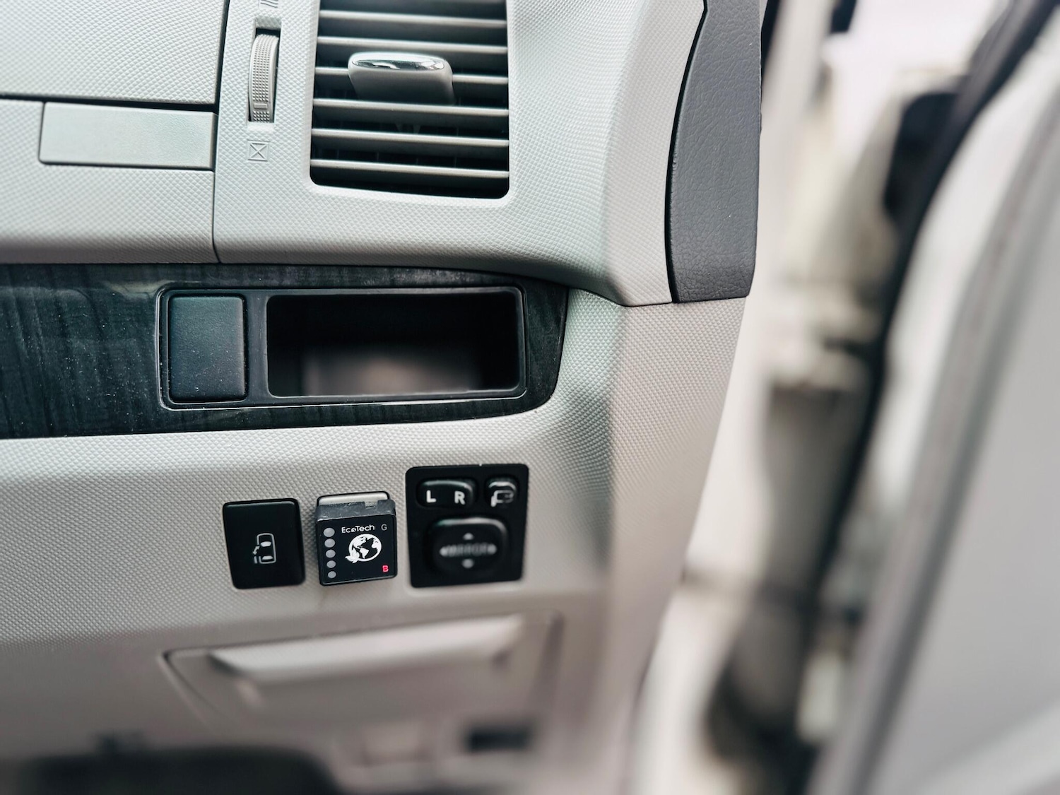 Used Toyota Estima 2018 for sale - 76473177: Photo 17