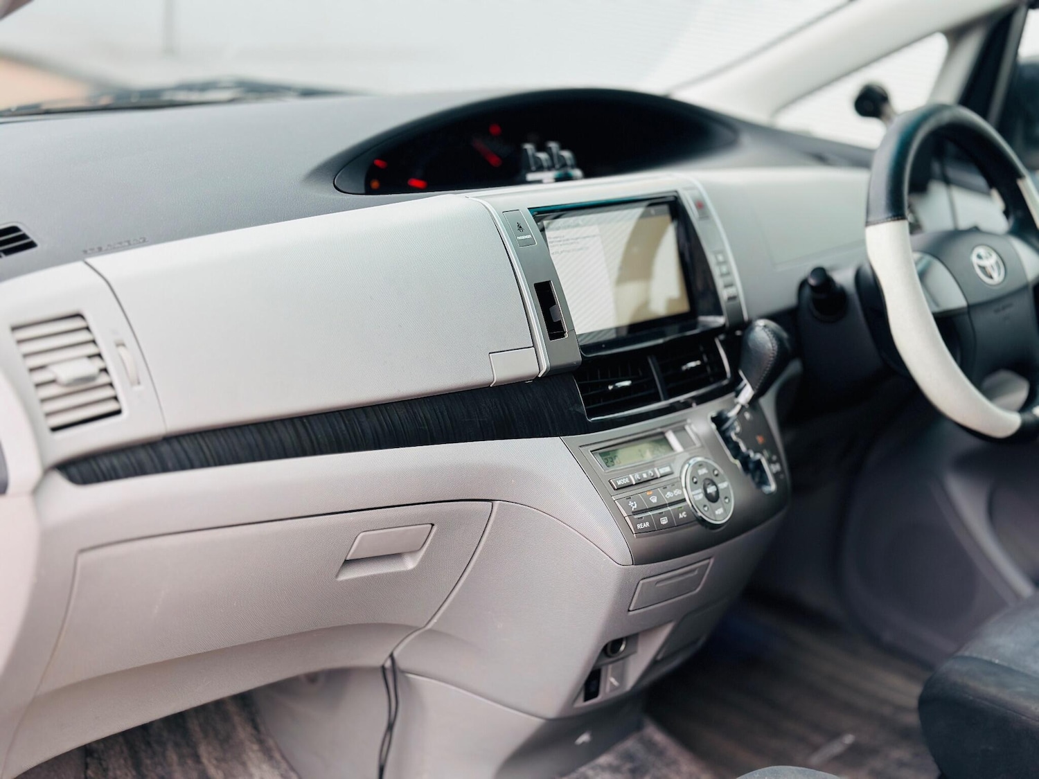 Used Toyota Estima 2018 for sale - 76473177: Photo 26