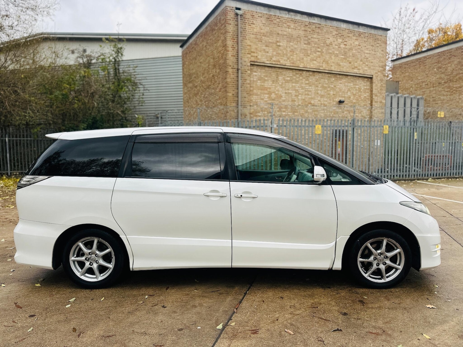 Used Toyota Estima 2018 for sale - 76473177: Photo 46