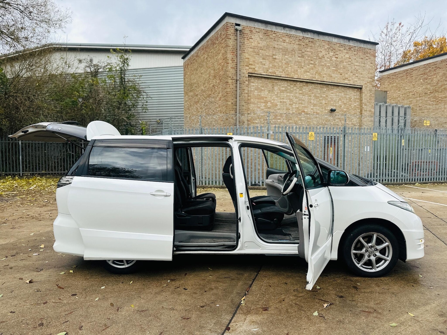 Used Toyota Estima 2018 for sale - 76473177: Photo 49