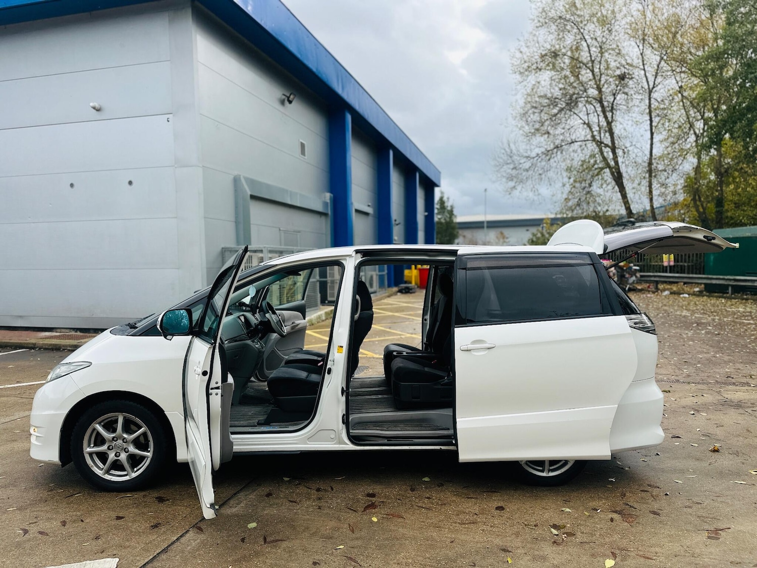 Used Toyota Estima 2018 for sale - 76473177: Photo 50