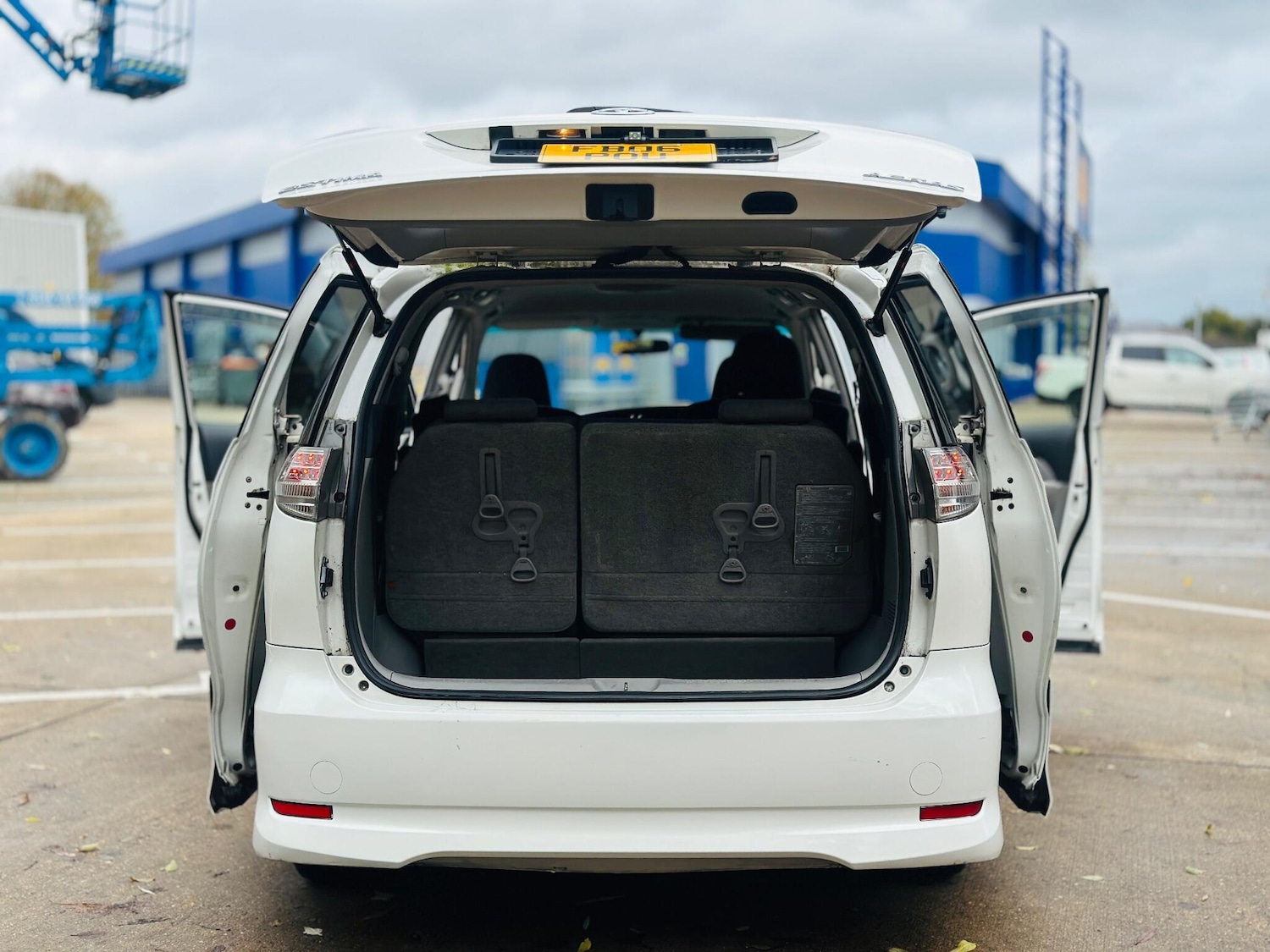 Used Toyota Estima 2018 for sale - 76473177: Photo 51