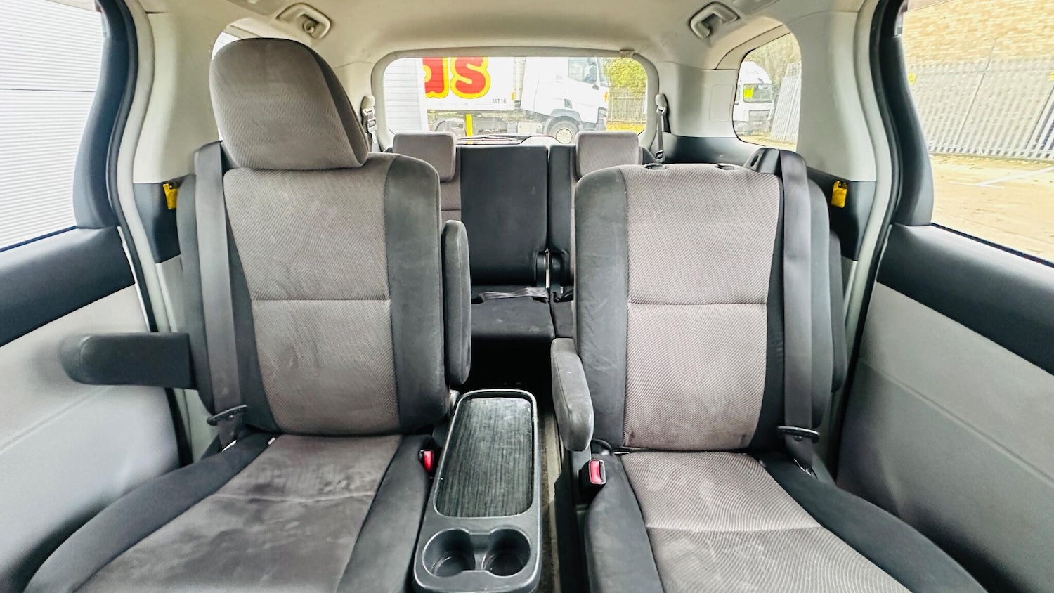 Used Toyota Estima 2018 for sale - 76473177: Photo 60