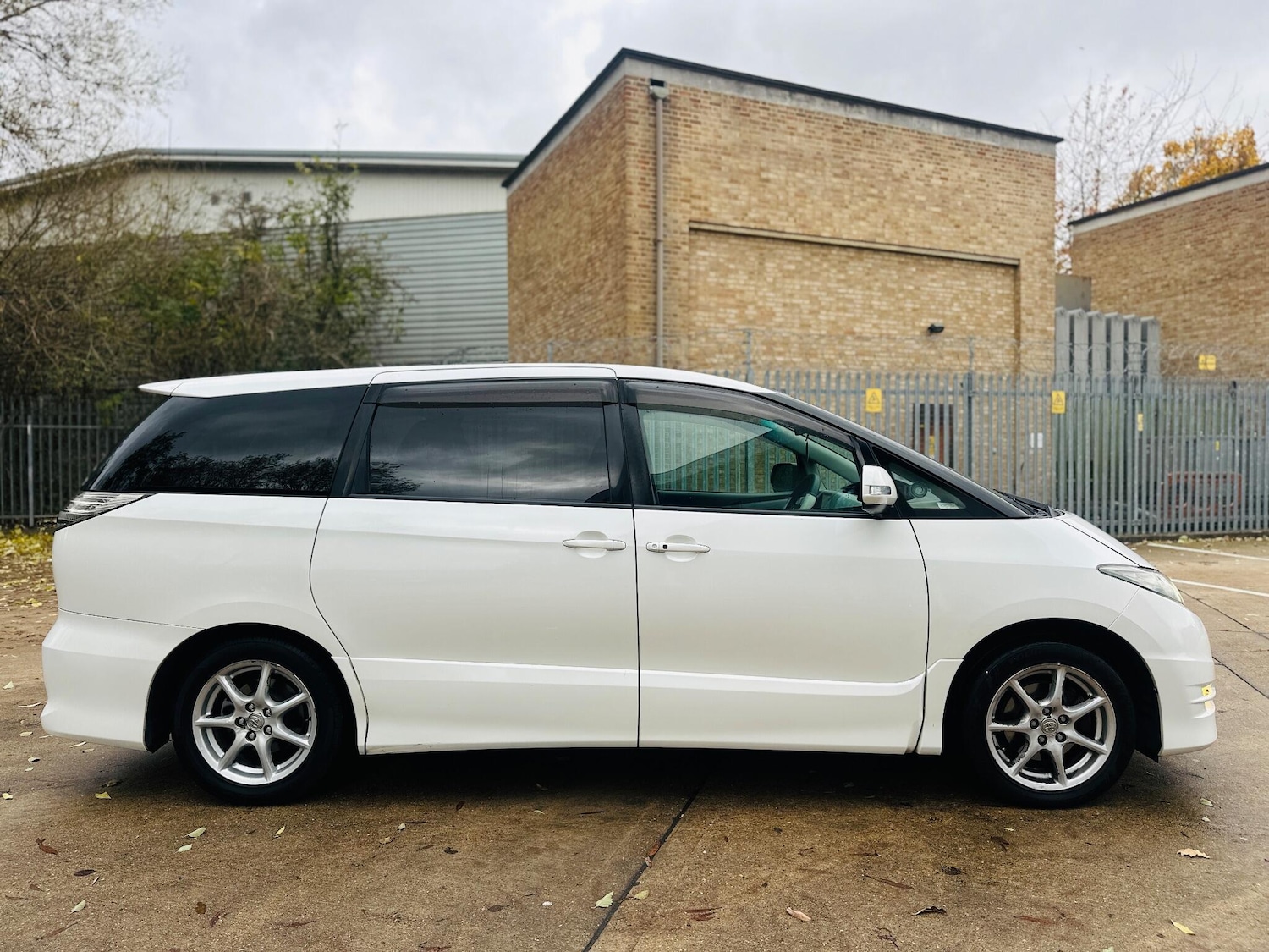 Used Toyota Estima 2018 for sale - 76473177: Photo 8