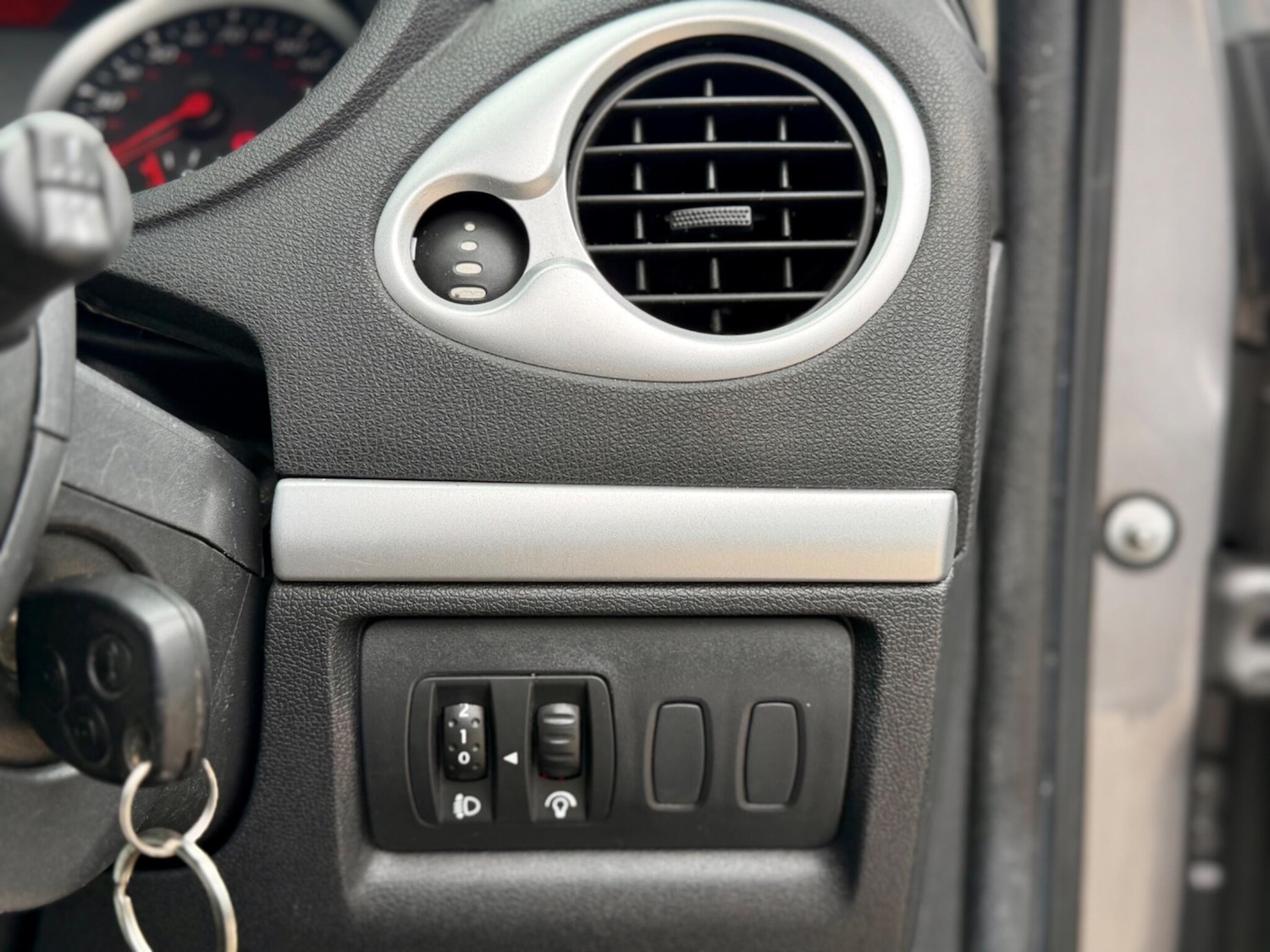 Used Renault Clio 2010 for sale - 77237720: Photo 12