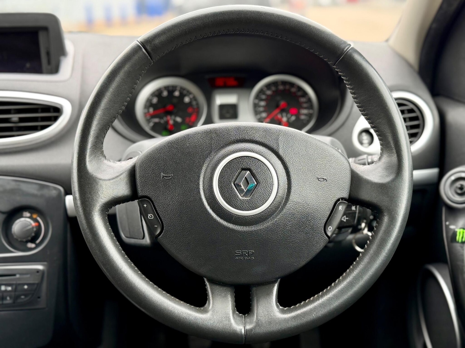 Used Renault Clio 2010 for sale - 77237720: Photo 15