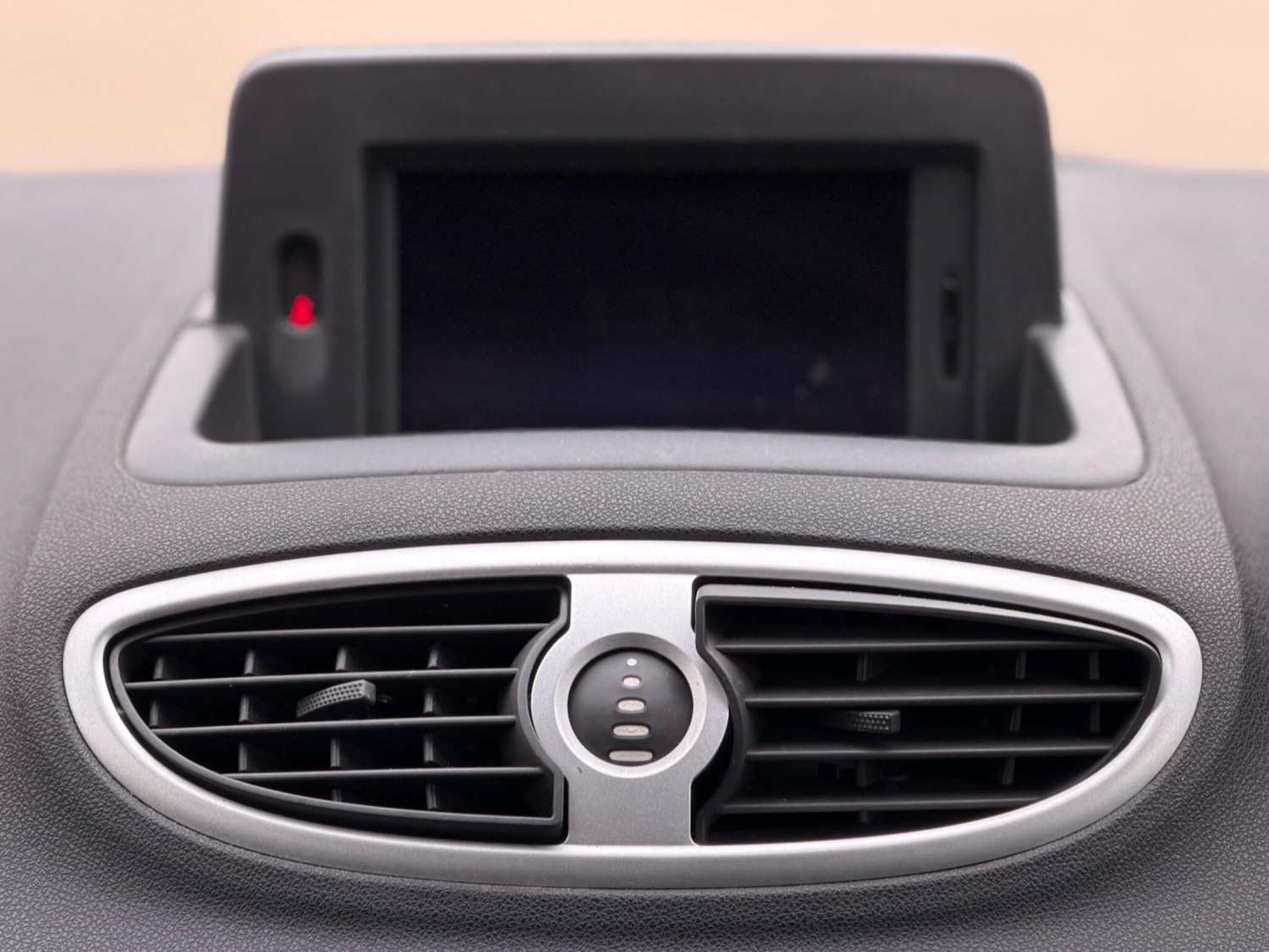 Used Renault Clio 2010 for sale - 77237720: Photo 18