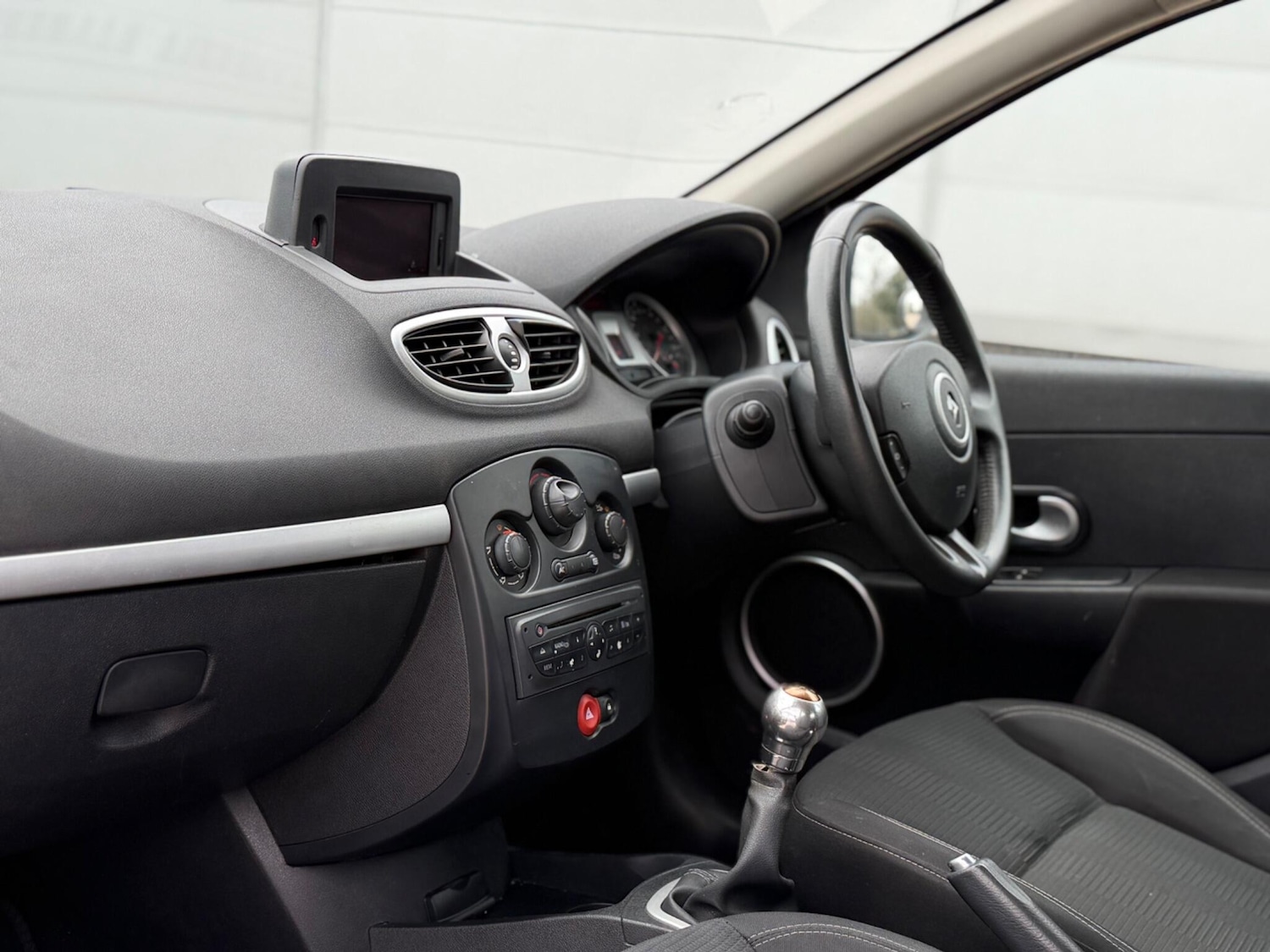Used Renault Clio 2010 for sale - 77237720: Photo 26