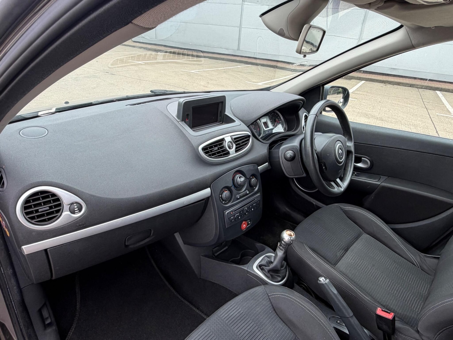 Used Renault Clio 2010 for sale - 77237720: Photo 27