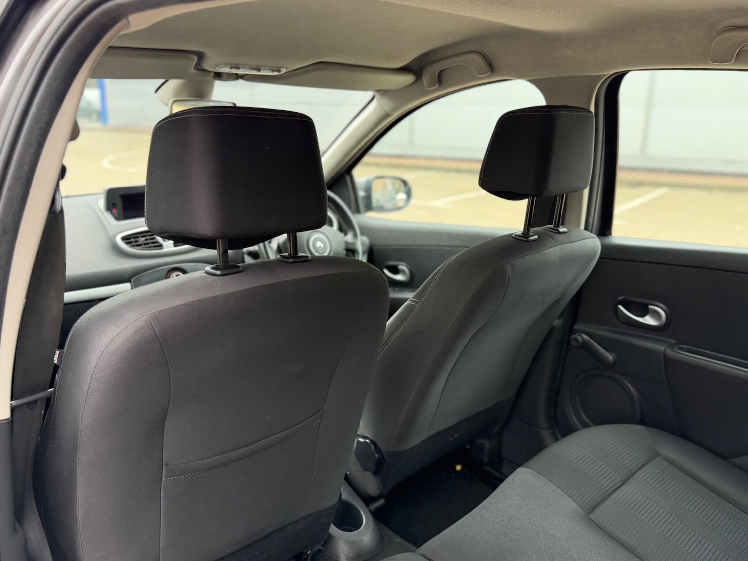 Used Renault Clio 2010 for sale - 77237720: Photo 32